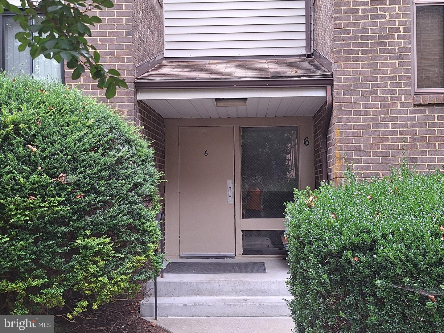 6 LONGSTREAM CT #101 Property Photo 1