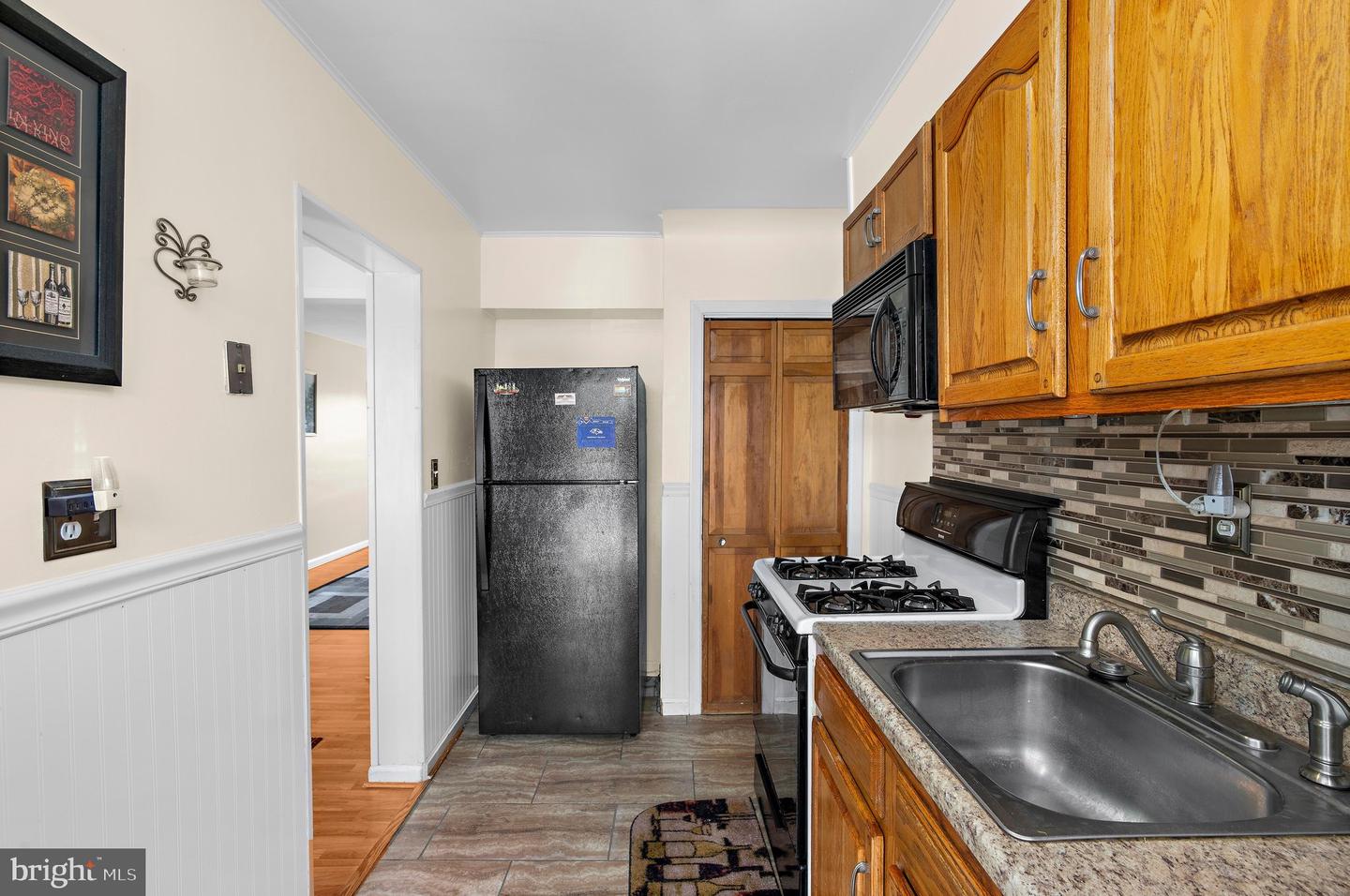 4418 Norfen Rd Property Photo 10