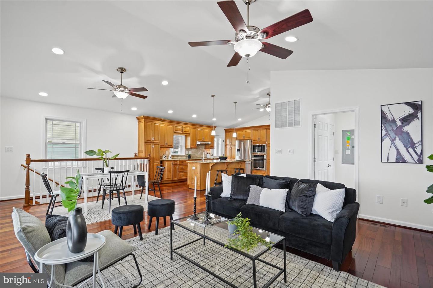 1332 Burke Rd Property Photo 5