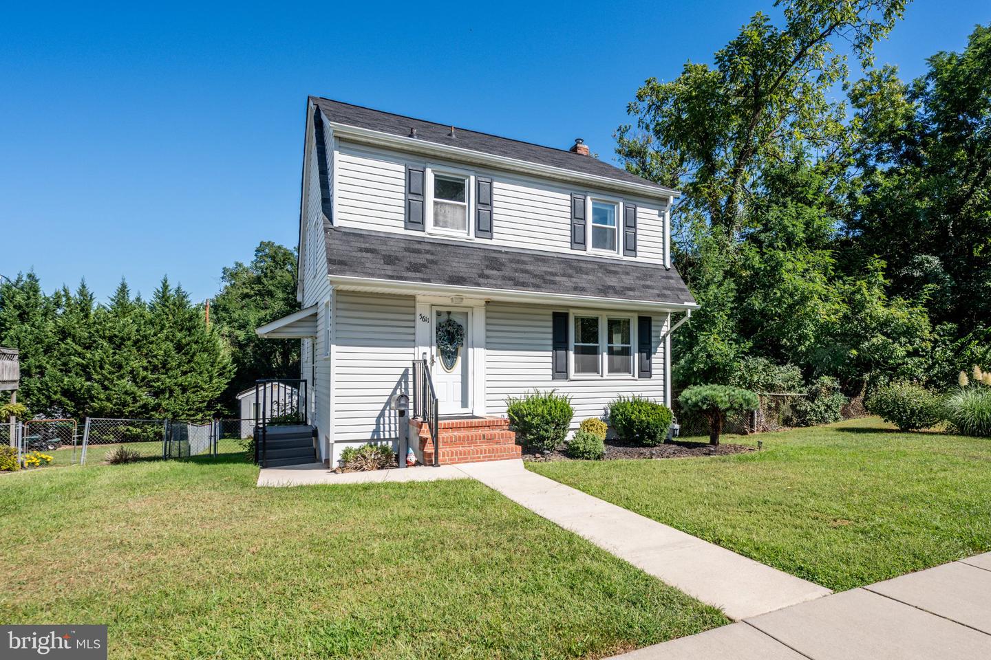 5611 OAKLAND RD Property Photo 1