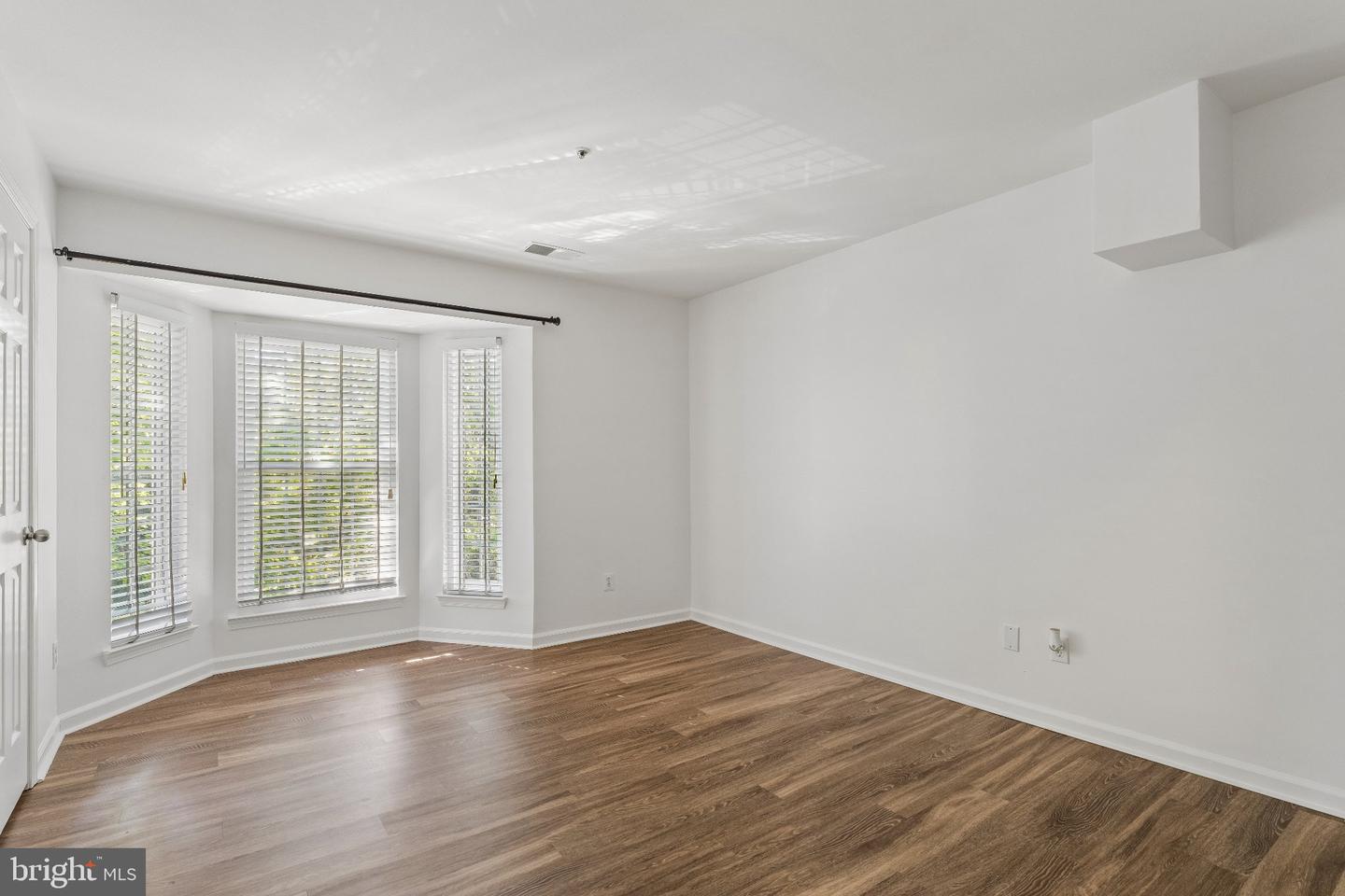 4403 Silverbrook Ln #a301 Property Photo 10