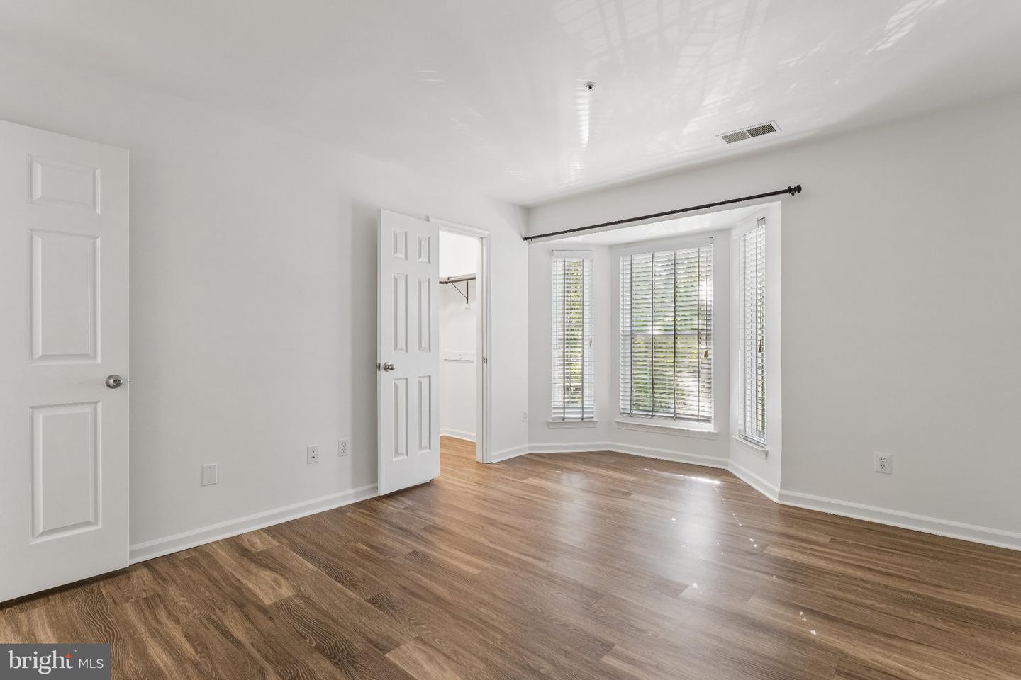 4403 Silverbrook Ln #a301 Property Photo 11
