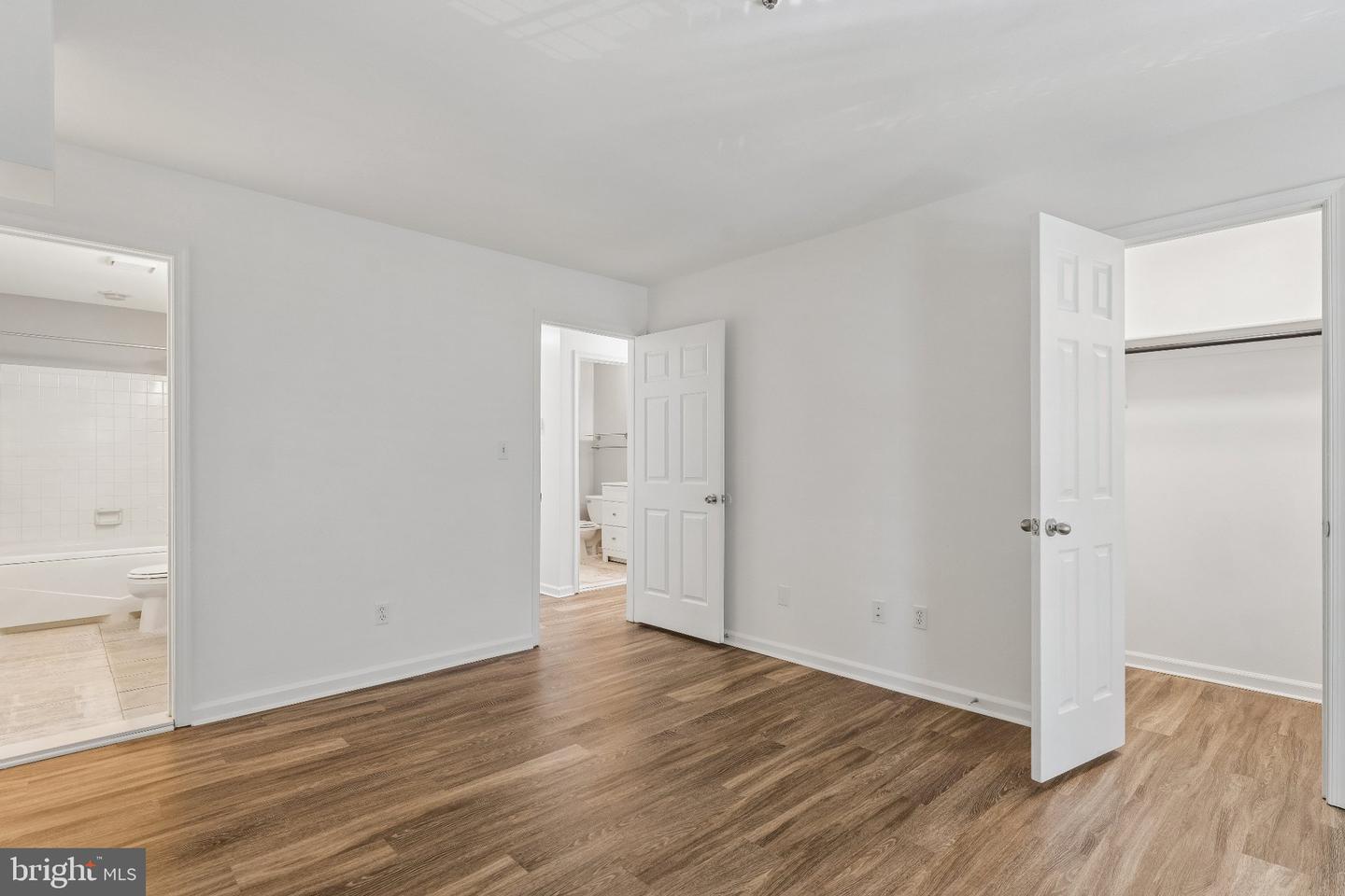 4403 Silverbrook Ln #a301 Property Photo 12