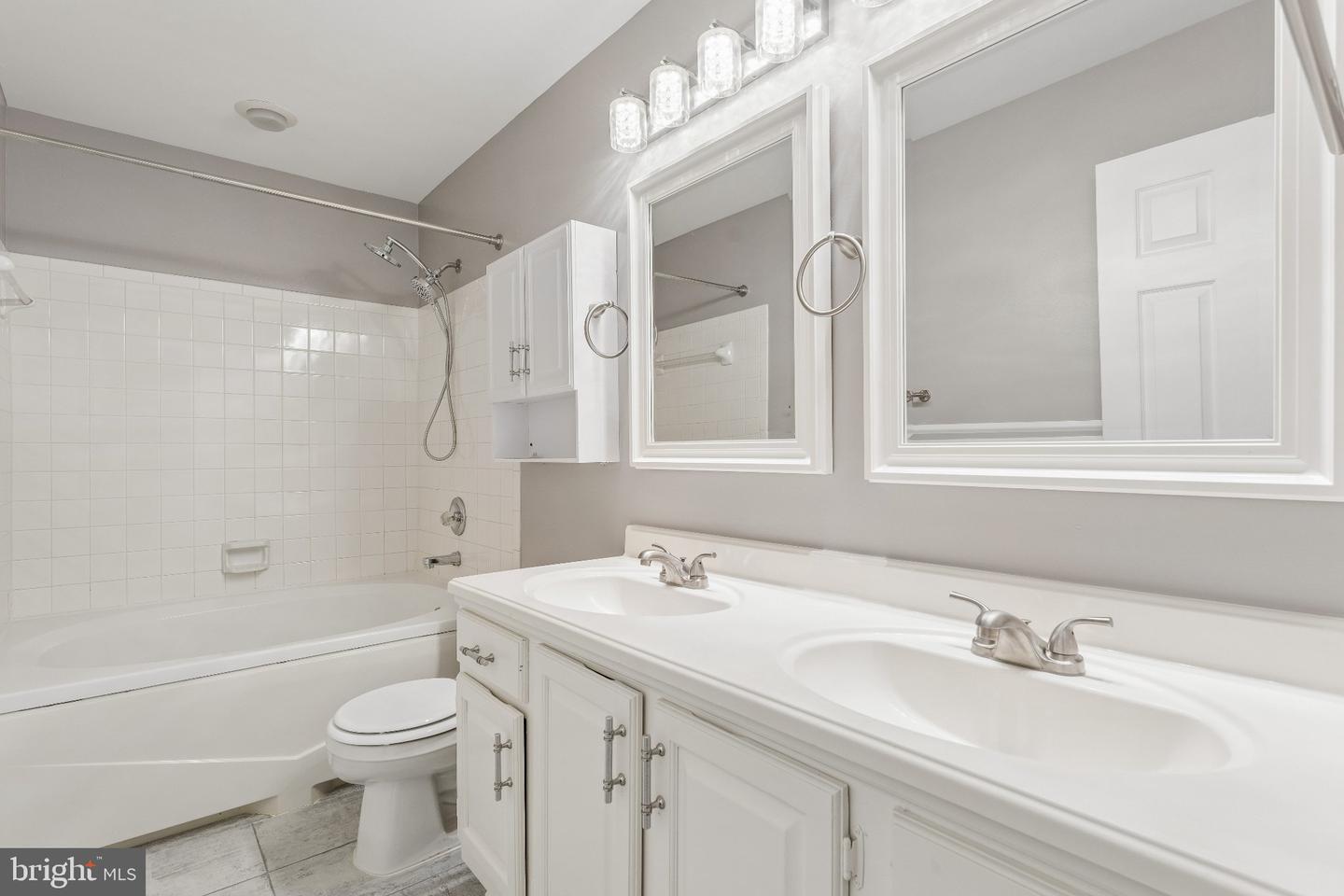 4403 Silverbrook Ln #a301 Property Photo 13