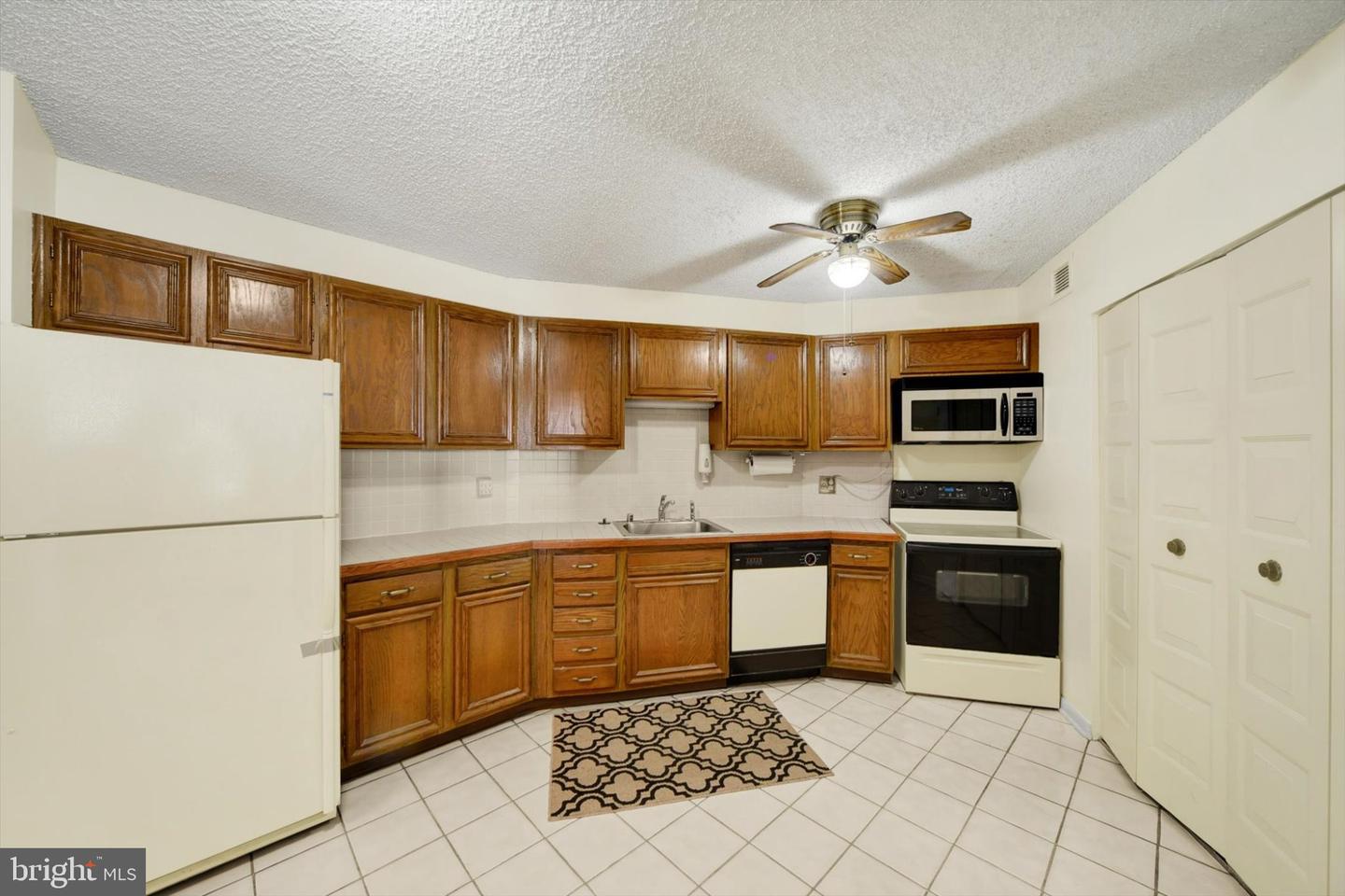 205 E Joppa Rd #1604 Property Photo 3