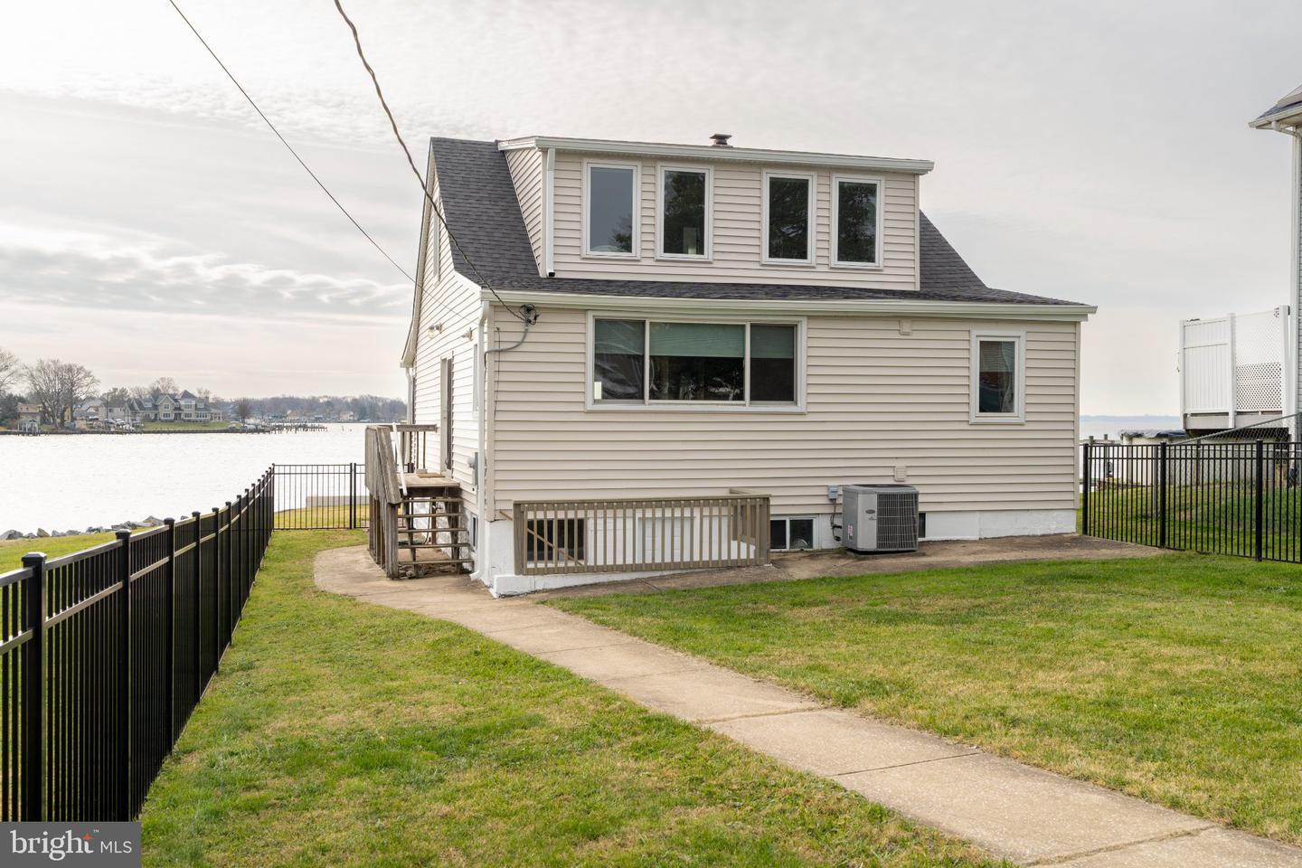 7609 IROQUOIS AVE Property Photo 1