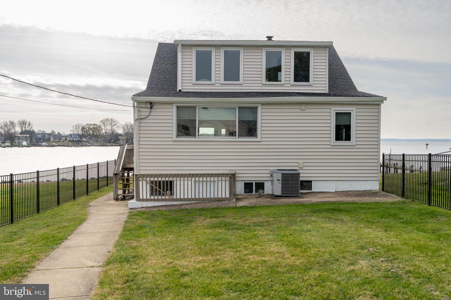 7609 Iroquois Ave Property Photo 2