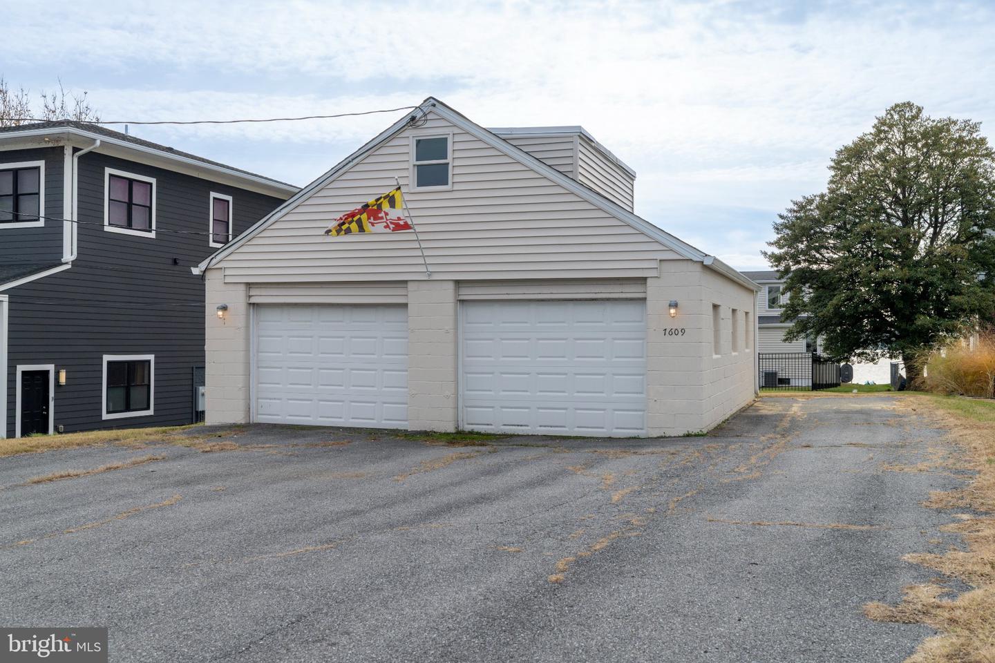 7609 Iroquois Ave Property Photo 4