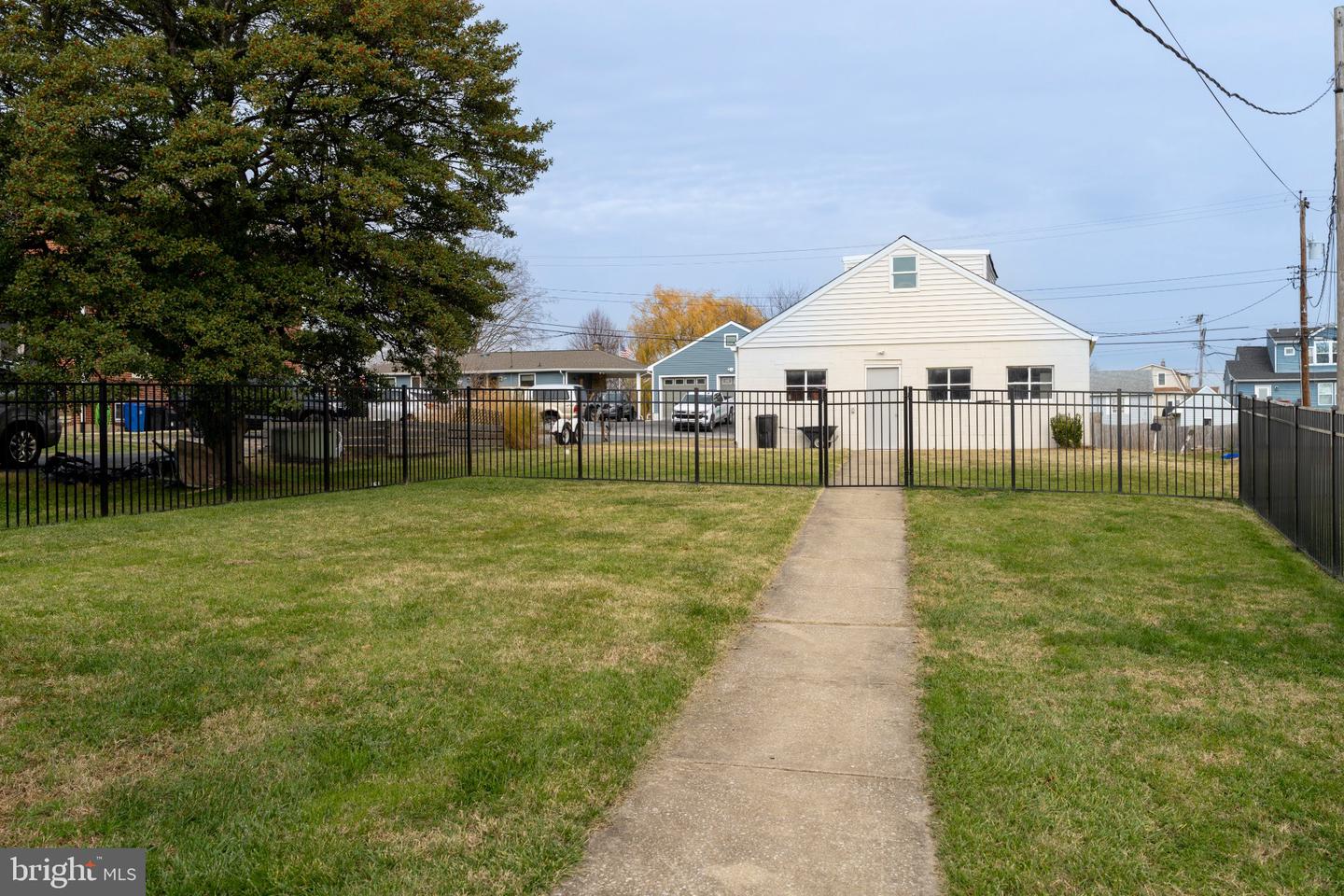 7609 Iroquois Ave Property Photo 5