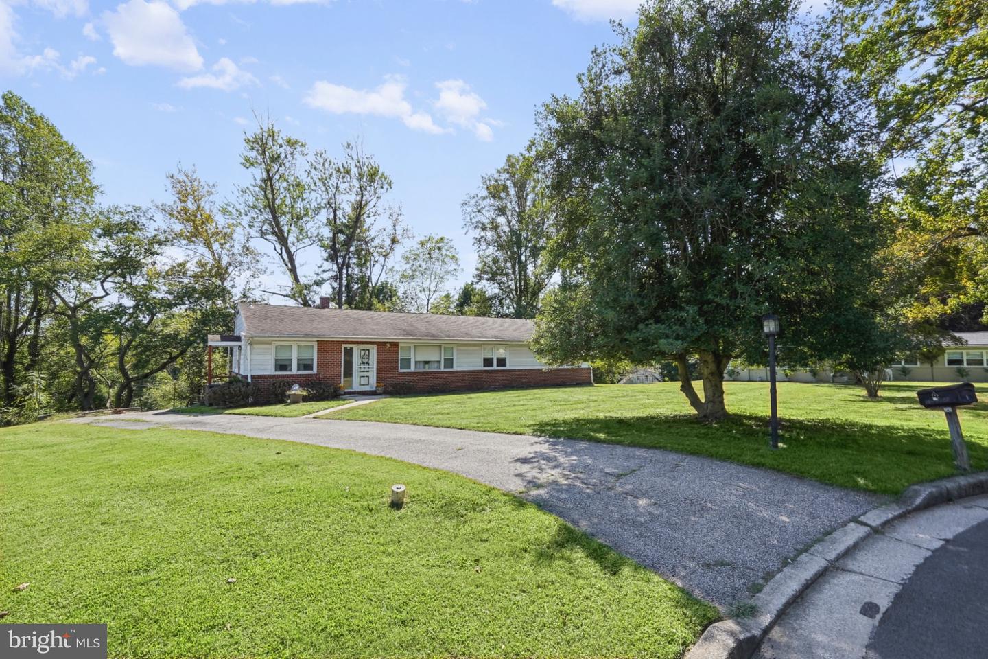 4 Peachtree Ct Property Photo 2