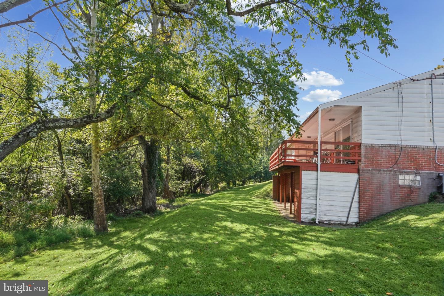 4 Peachtree Ct Property Photo 4