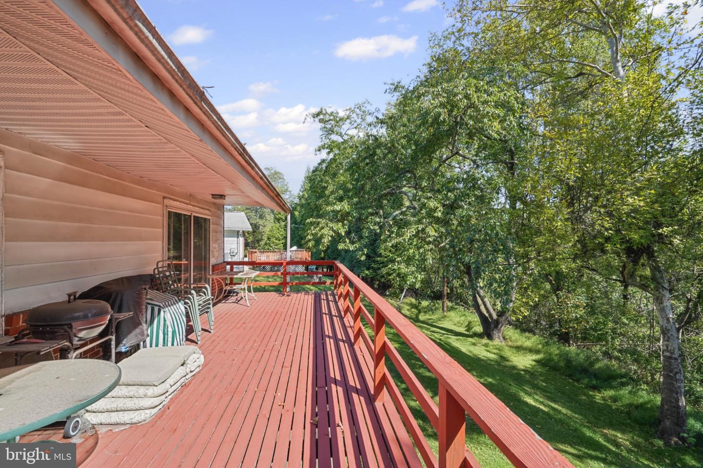 4 Peachtree Ct Property Photo 5