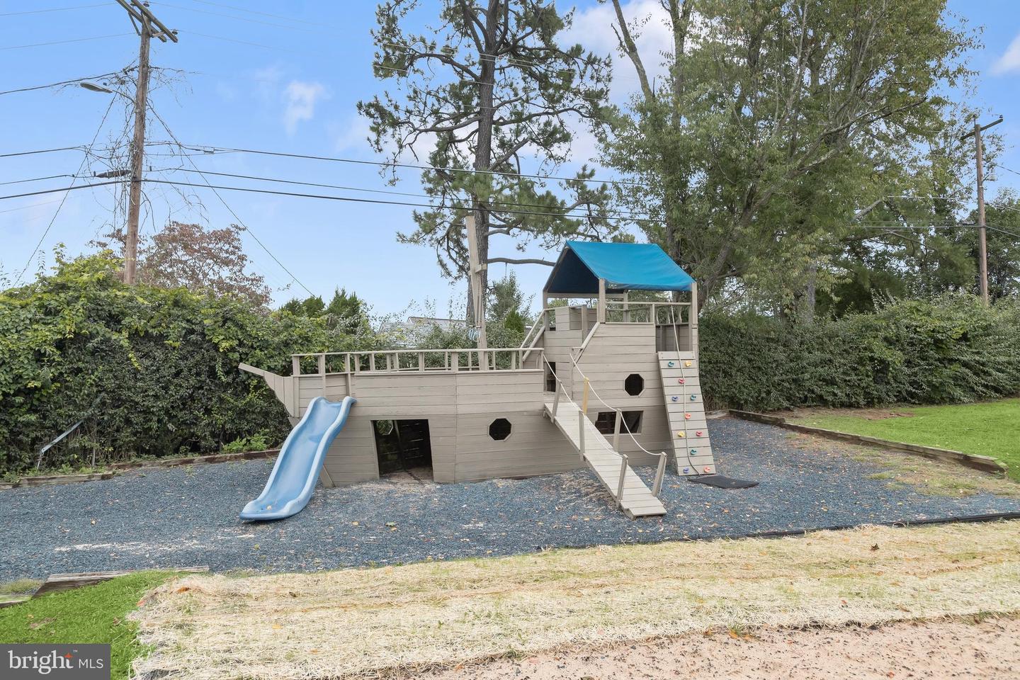 914 Farmstead Rd Property Photo 43