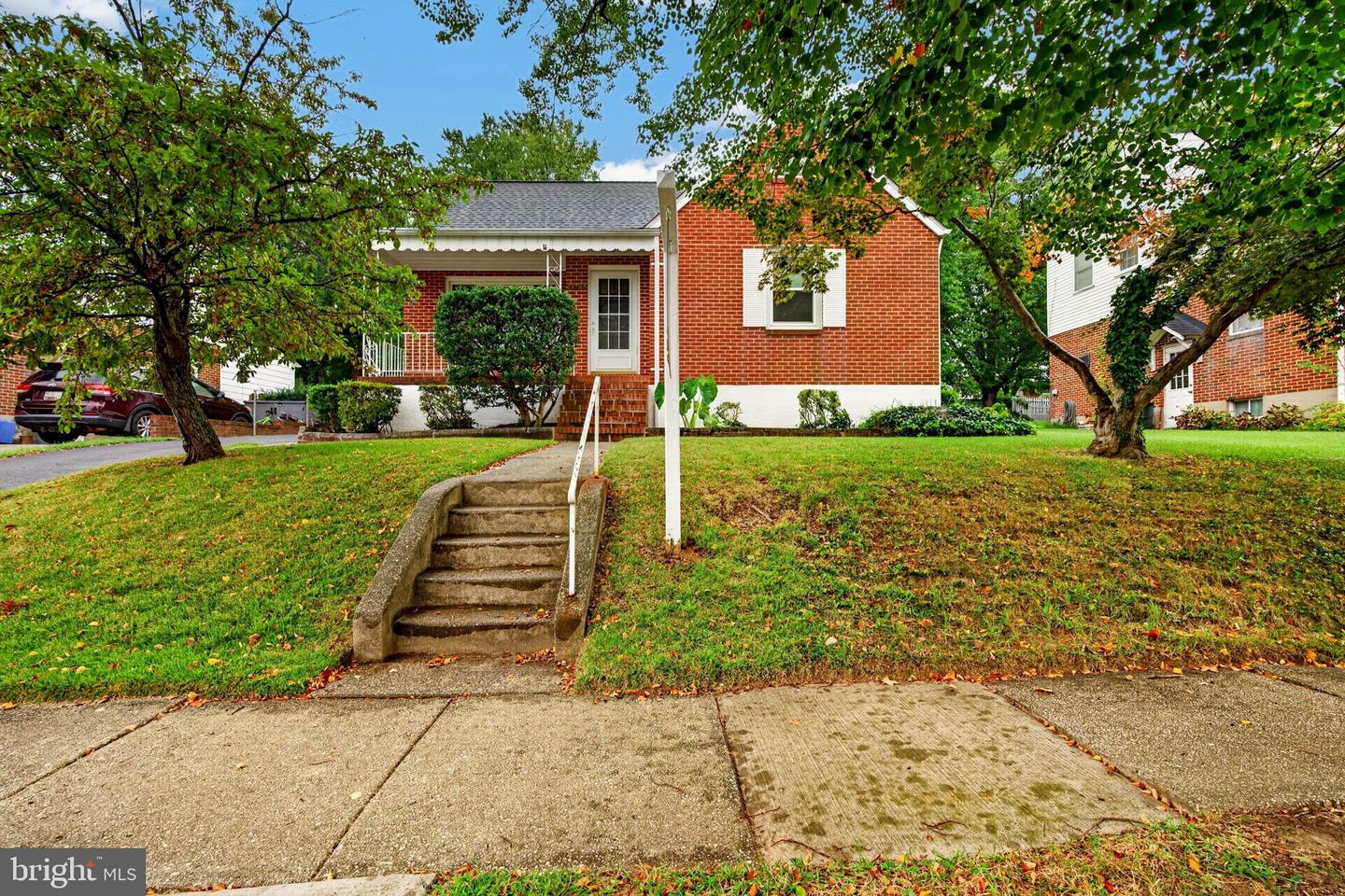 8206 SAGRAMORE RD Property Photo 1