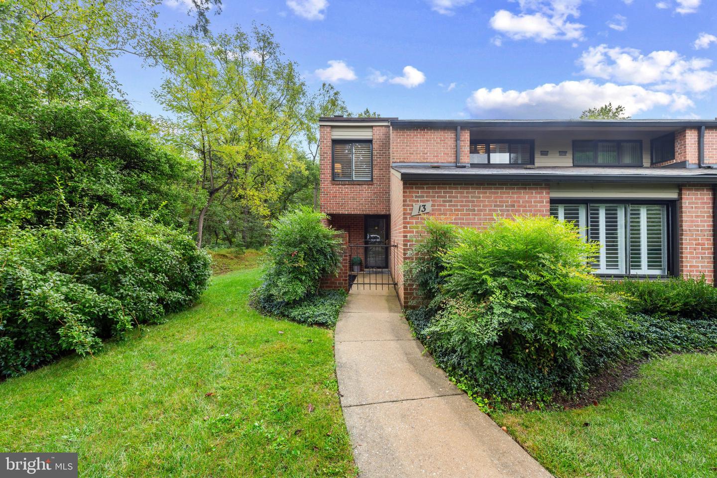 13 OAKHAMPTON DR