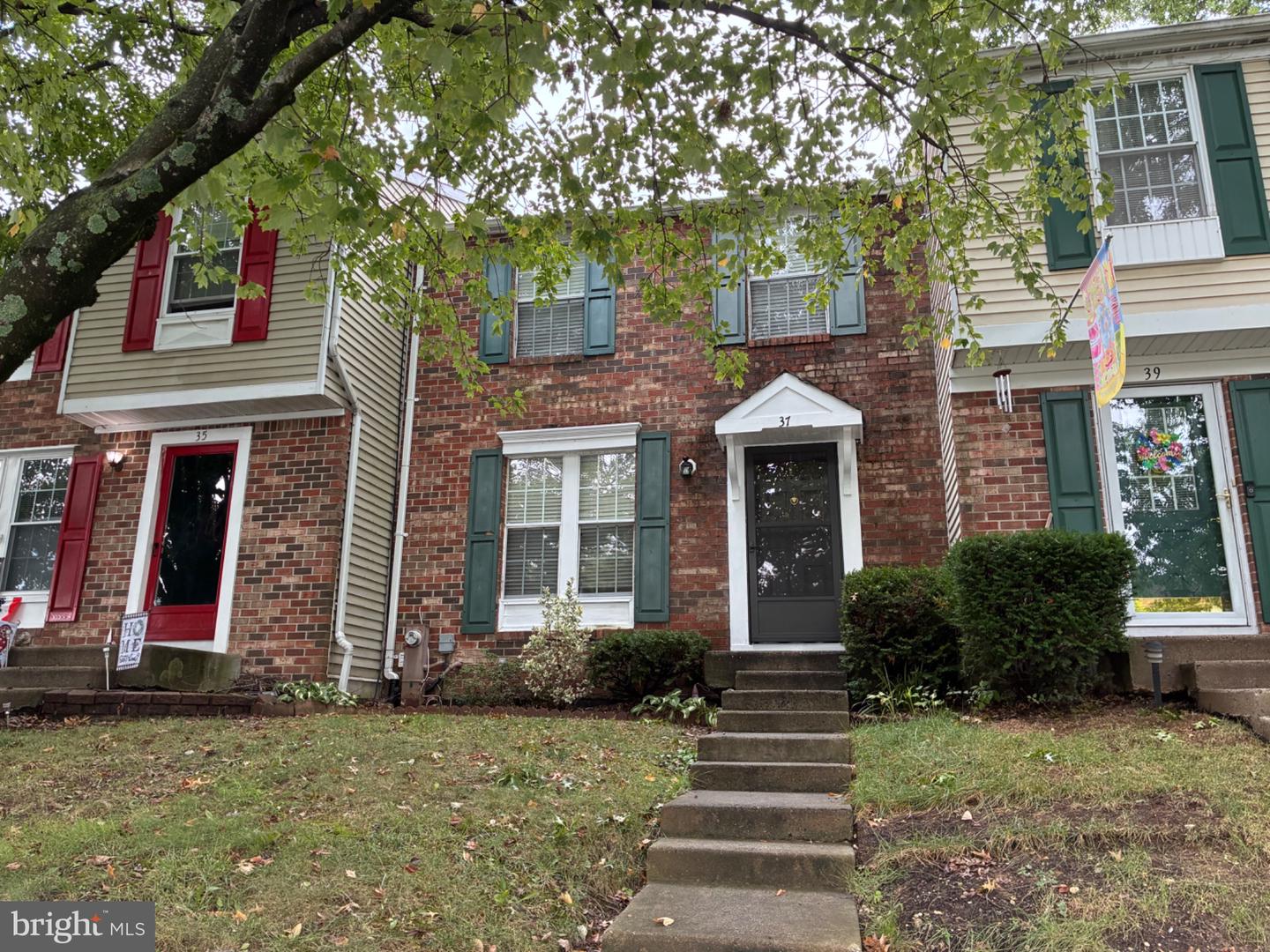 37 CAVAN GRN Property Photo 1