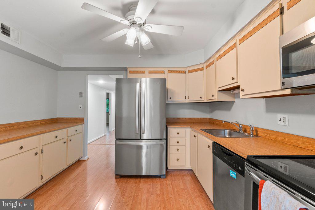 9 Bailiffs Ct #301 Property Photo 17