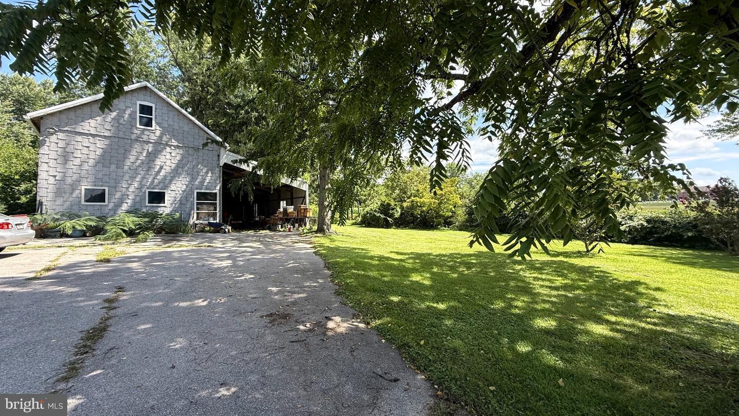 15929 Hanover Pike Property Photo 5