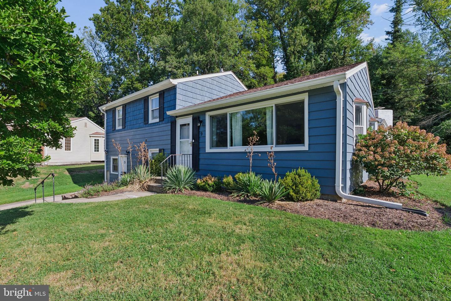 9 N HILLTOP RD Property Photo 1