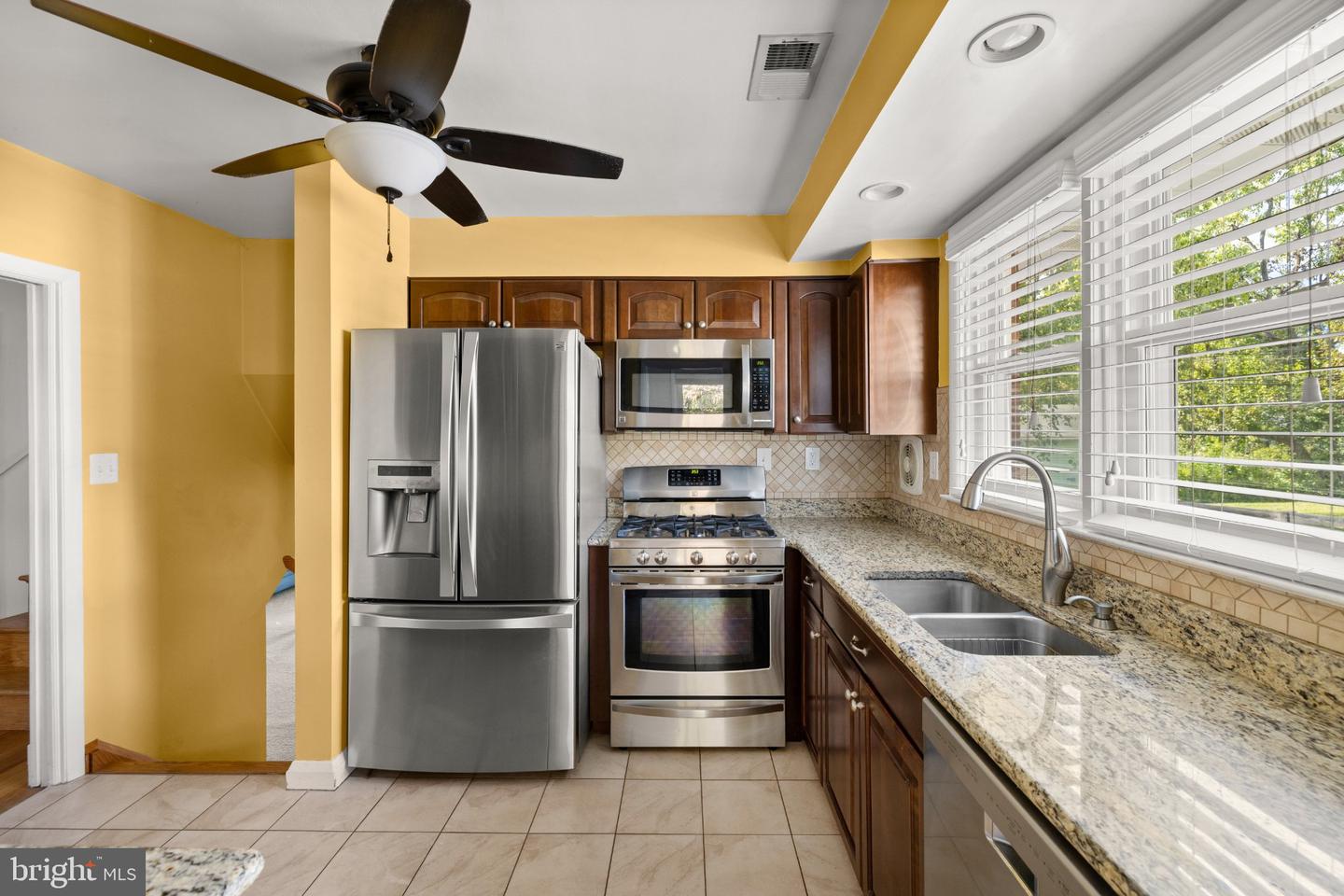 230 Rollingbrook Way Property Photo 7