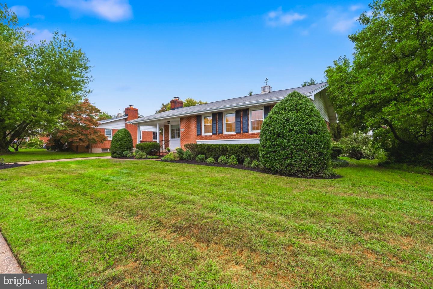 220 Chantrey Rd Property Photo 45
