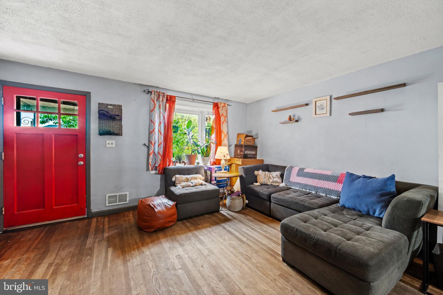 5504 Dolores Ave Property Photo 3