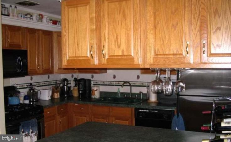 15 Greenview Ave Property Photo 4