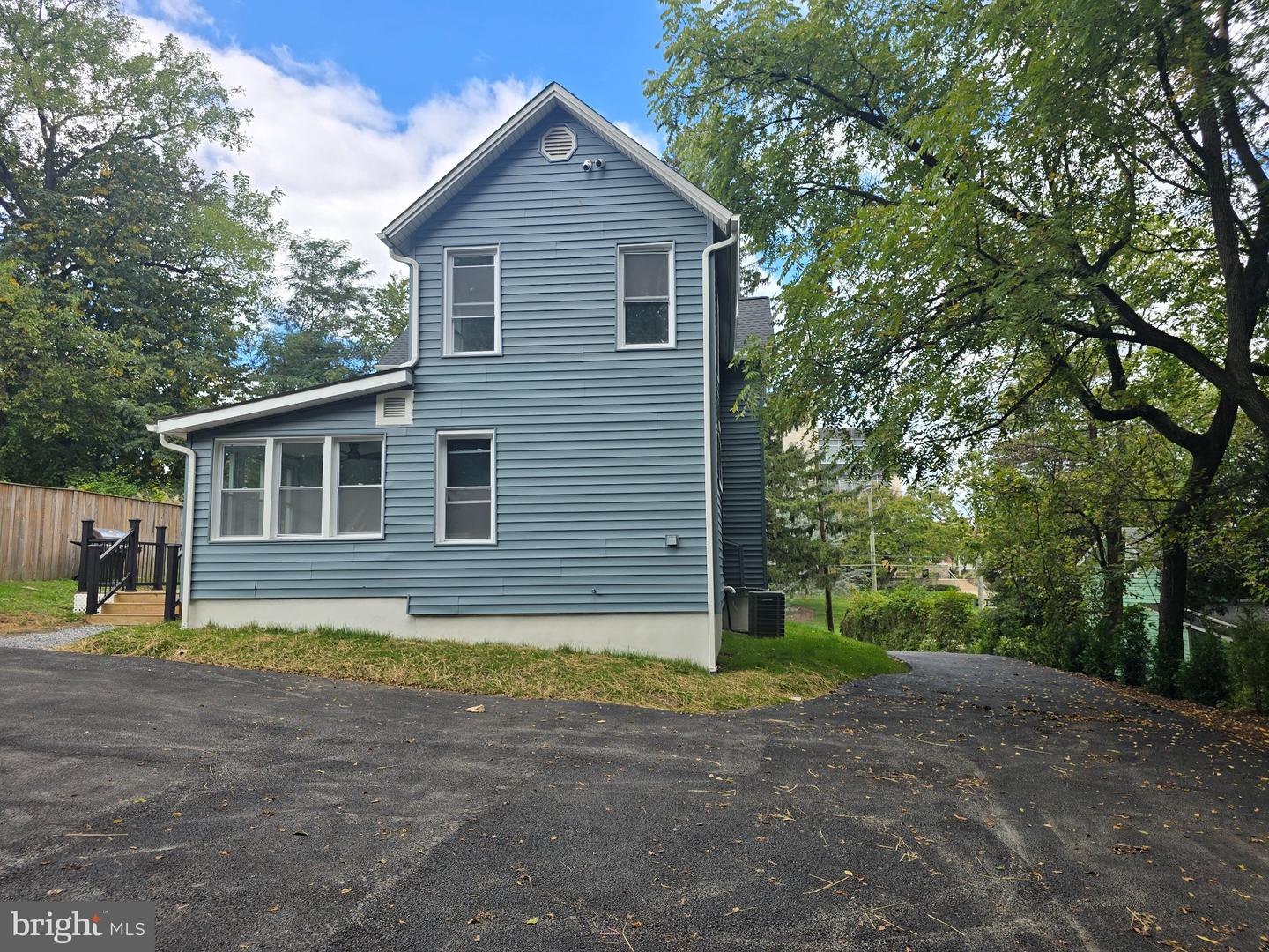 7725 YORK RD Property Photo 1