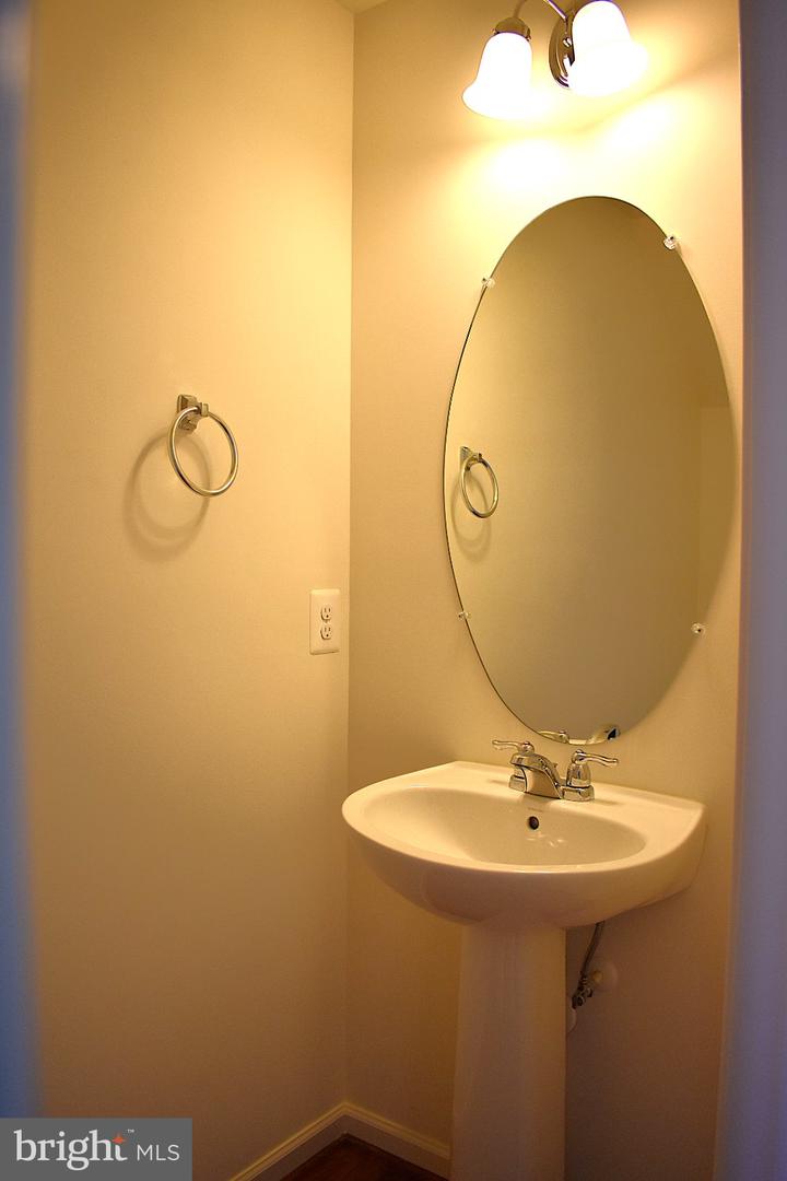 9421 Adelaide Ln Property Photo 29