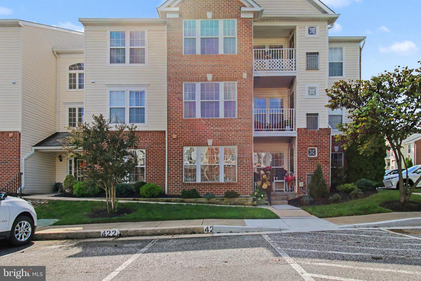 18-D BROOK FARM CT #18D Property Photo 1