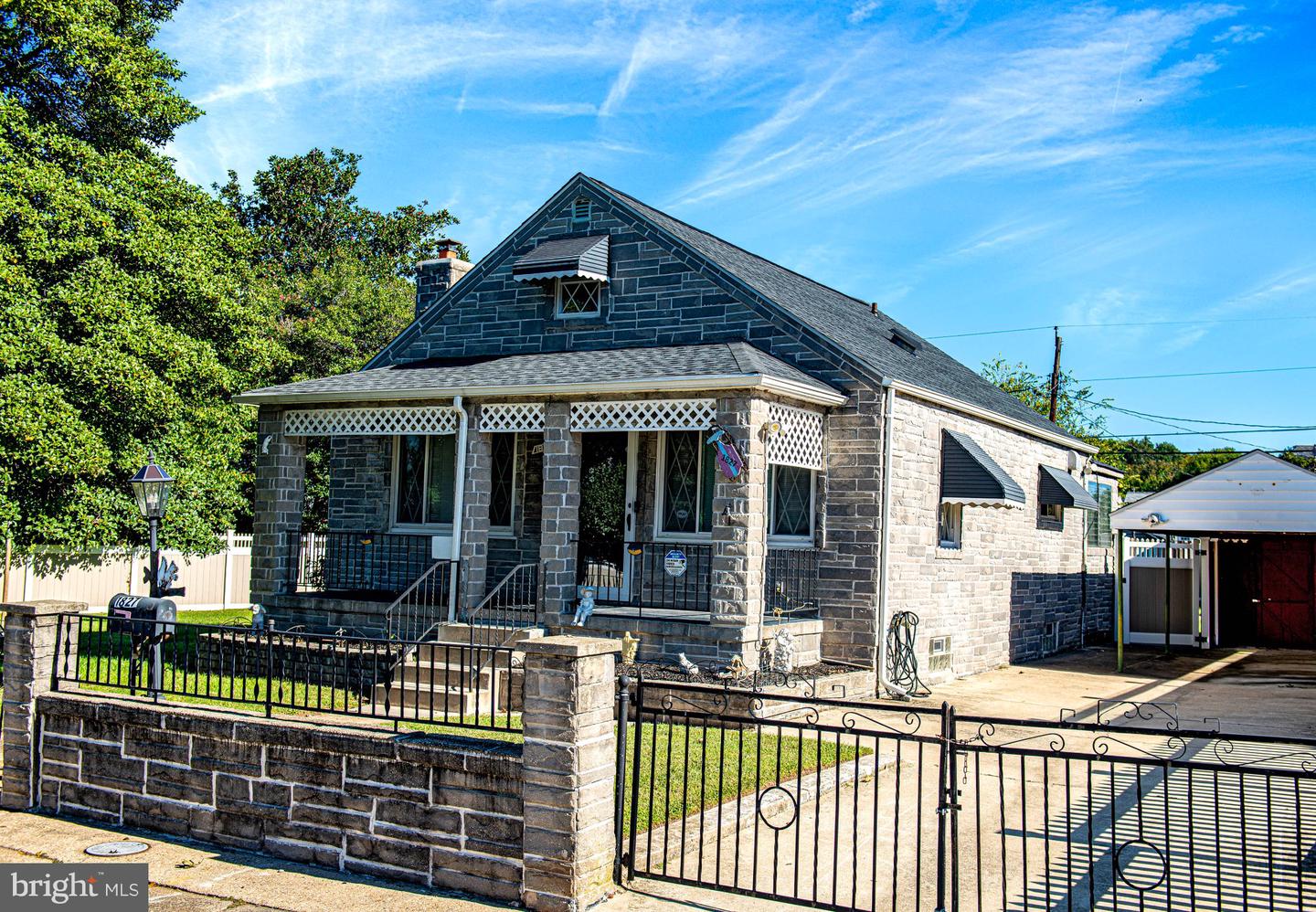 1827 Walnut Ave Property Photo 1