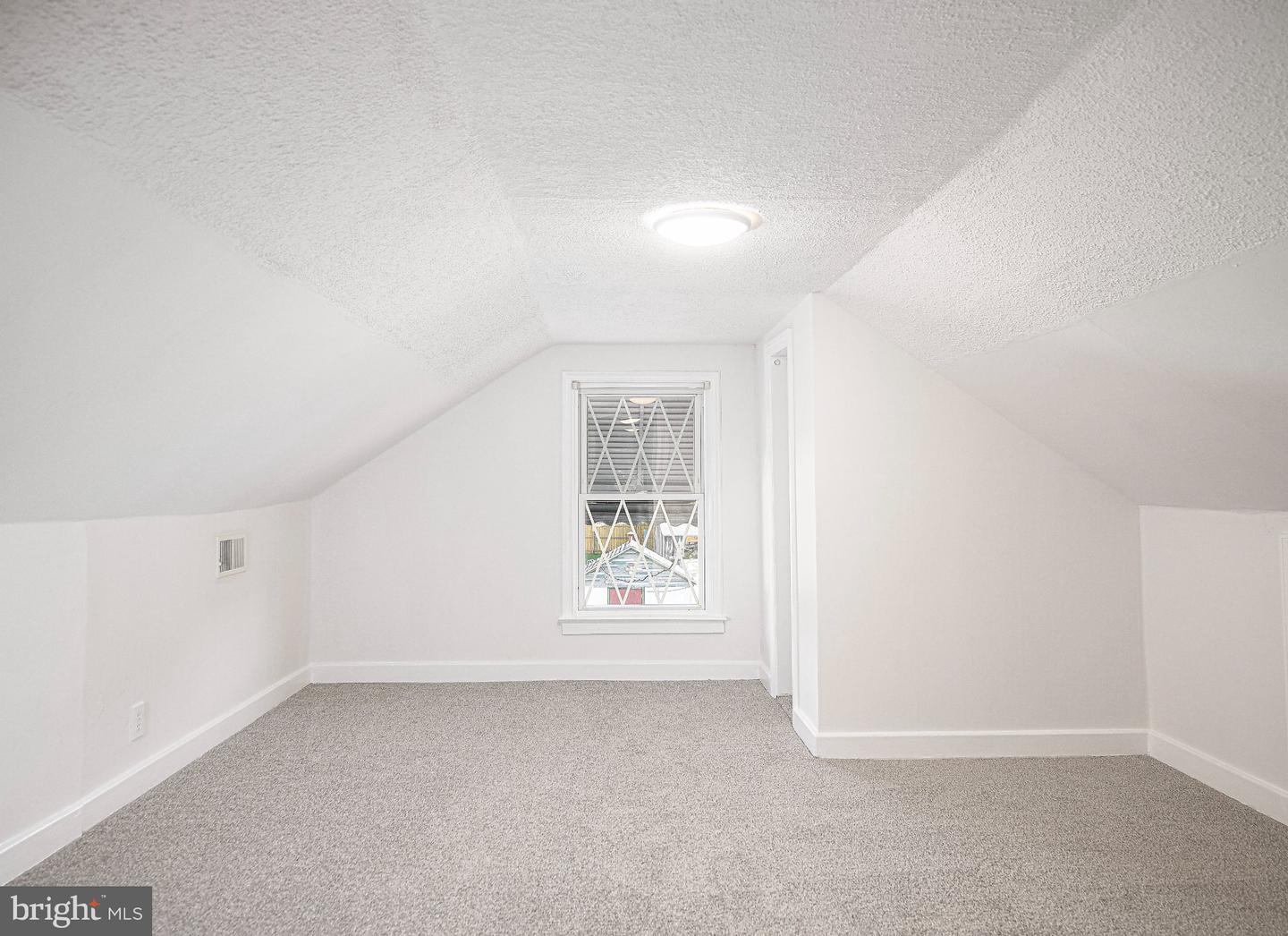 1827 Walnut Ave Property Photo 17