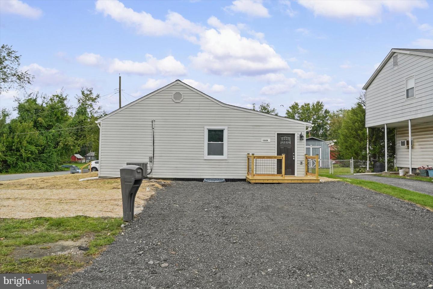 1 Beacon Rd Property Photo 3