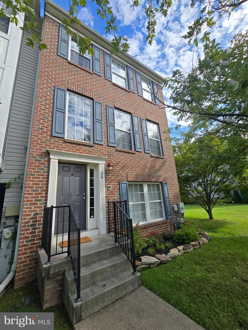 24 Hallsdale Ct Property Photo 2