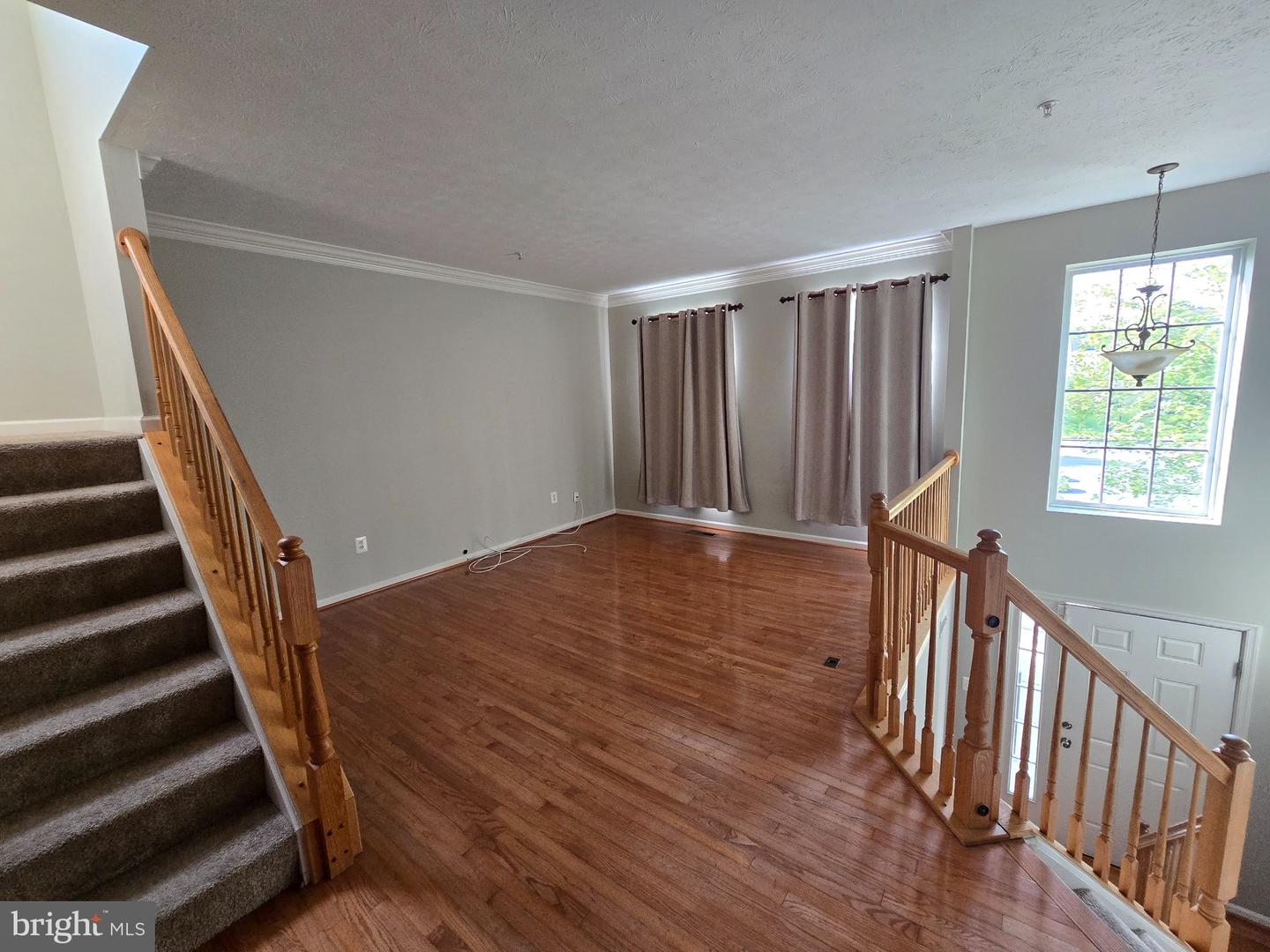 24 Hallsdale Ct Property Photo 3