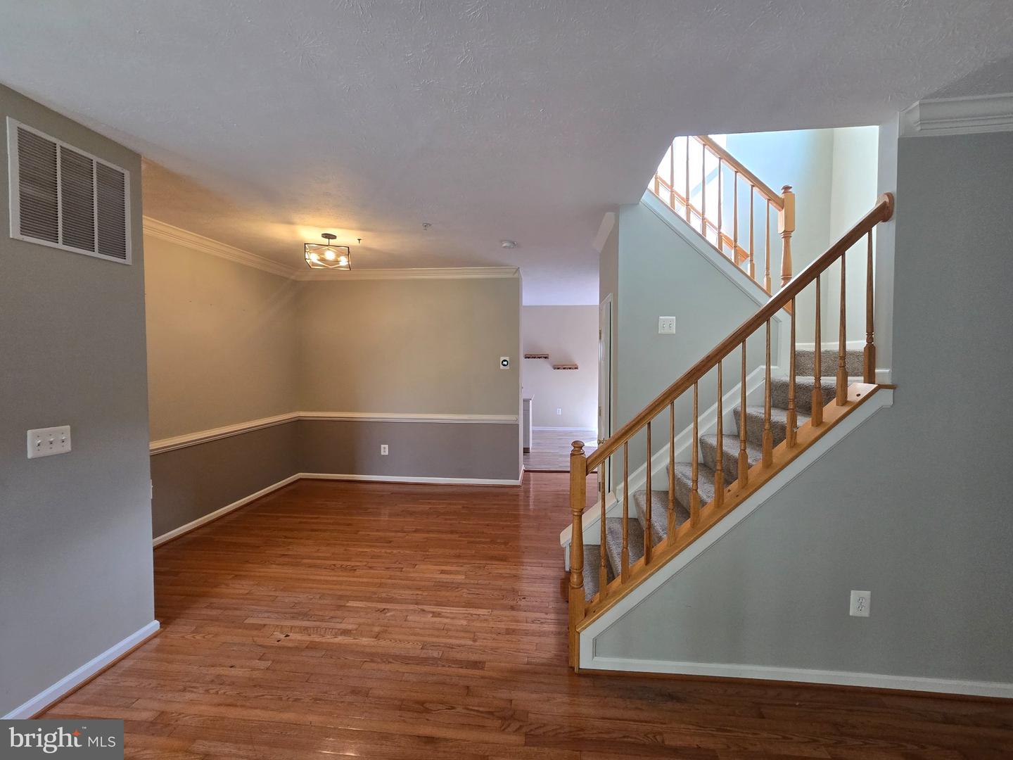 24 Hallsdale Ct Property Photo 4