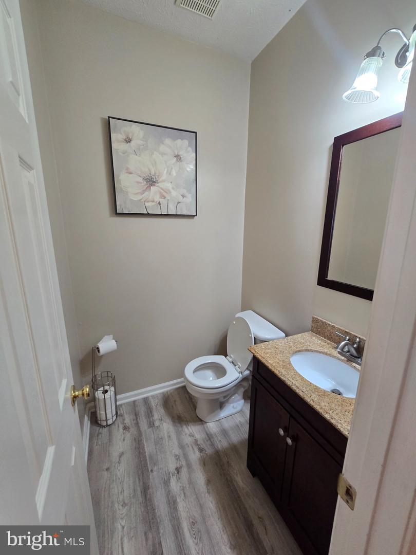 24 Hallsdale Ct Property Photo 5