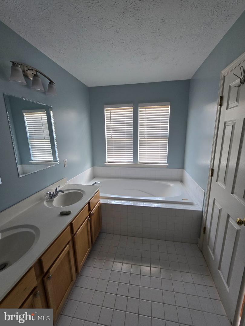 24 Hallsdale Ct Property Photo 15