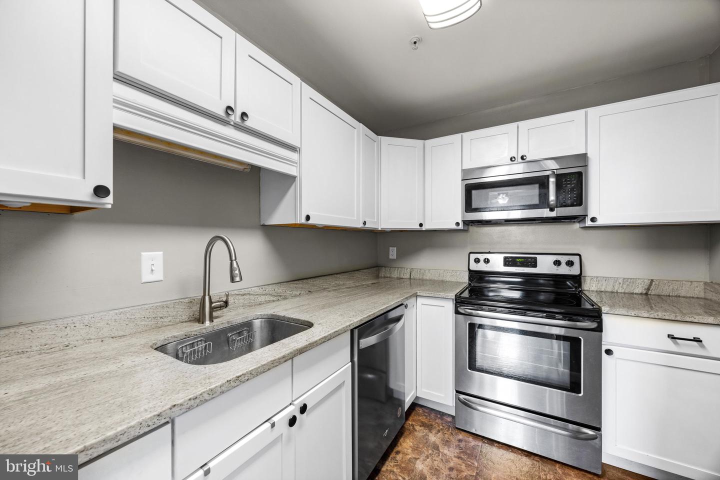 9 Warren Lodge Ct #1-a Property Photo 1