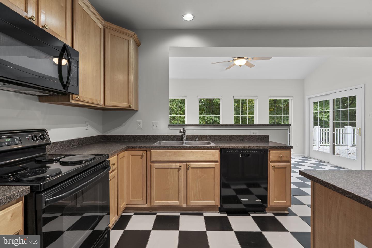 9012 Forest Oaks Rd Property Photo 12