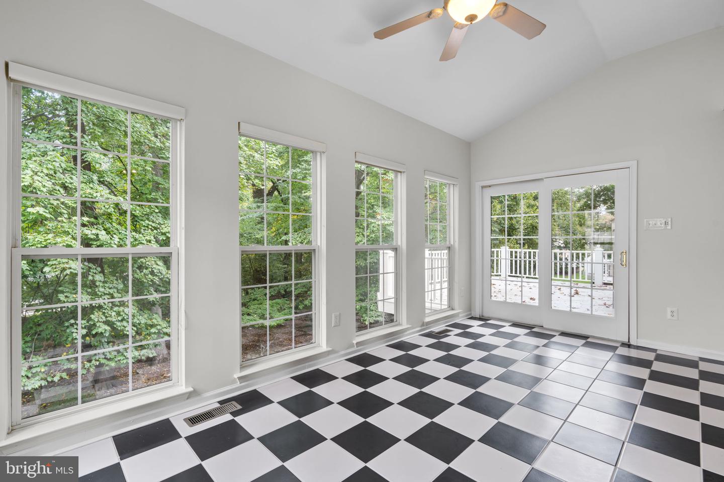 9012 Forest Oaks Rd Property Photo 18