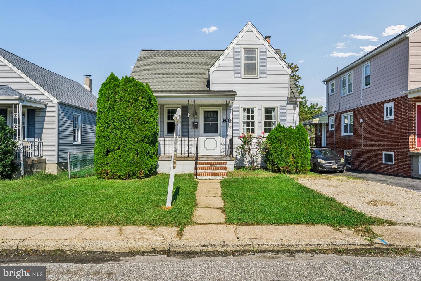 2728 MAPLE AVE Property Photo 1