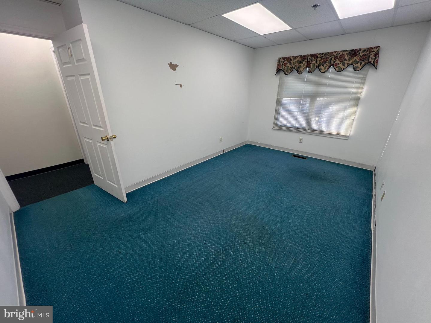 250 Merrimac Ct #upper Level Unit Property Photo 8