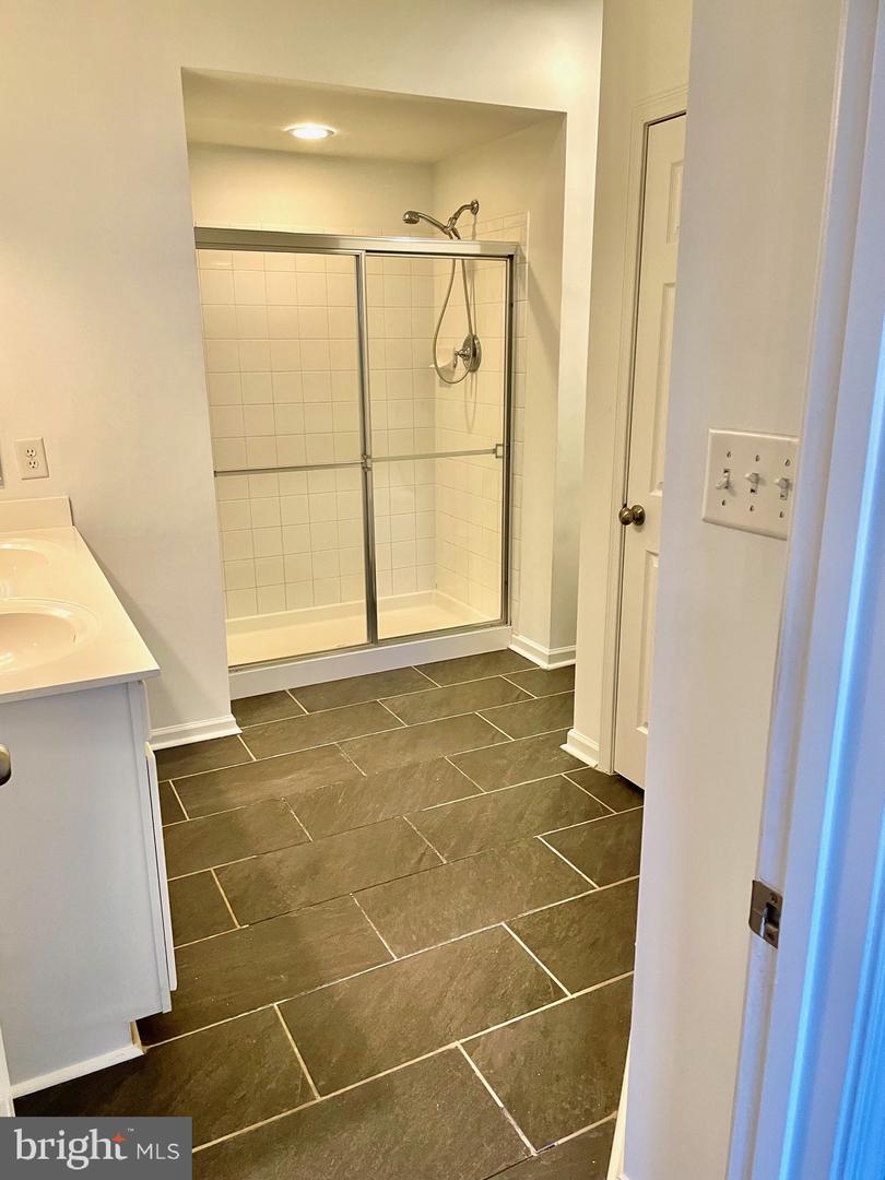 8005 Forest Ridge Dr #9 Property Photo 13