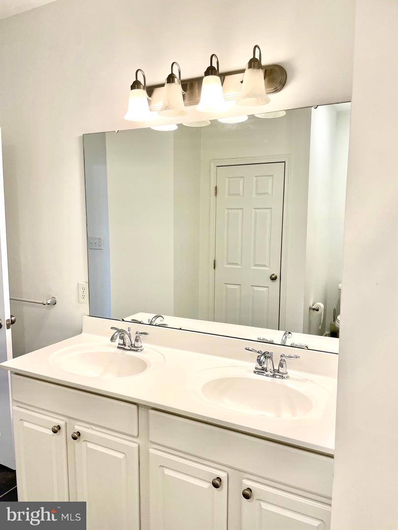 8005 Forest Ridge Dr #9 Property Photo 14