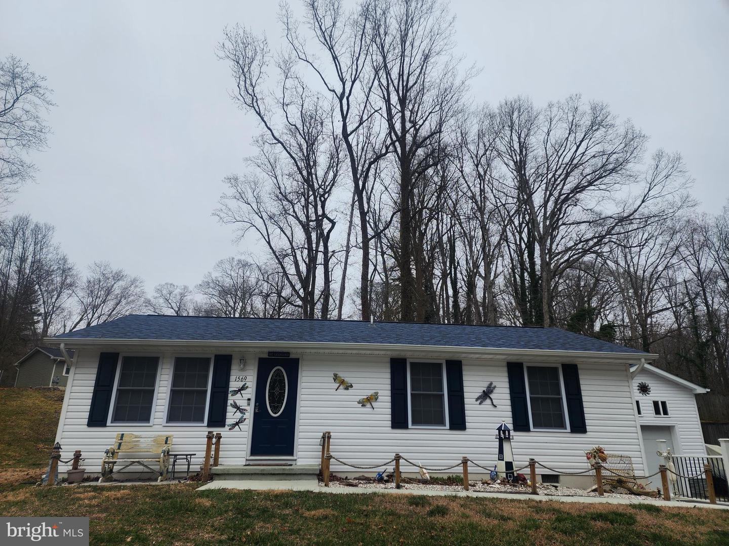 1569 Calvert Beach Rd Property Photo 1