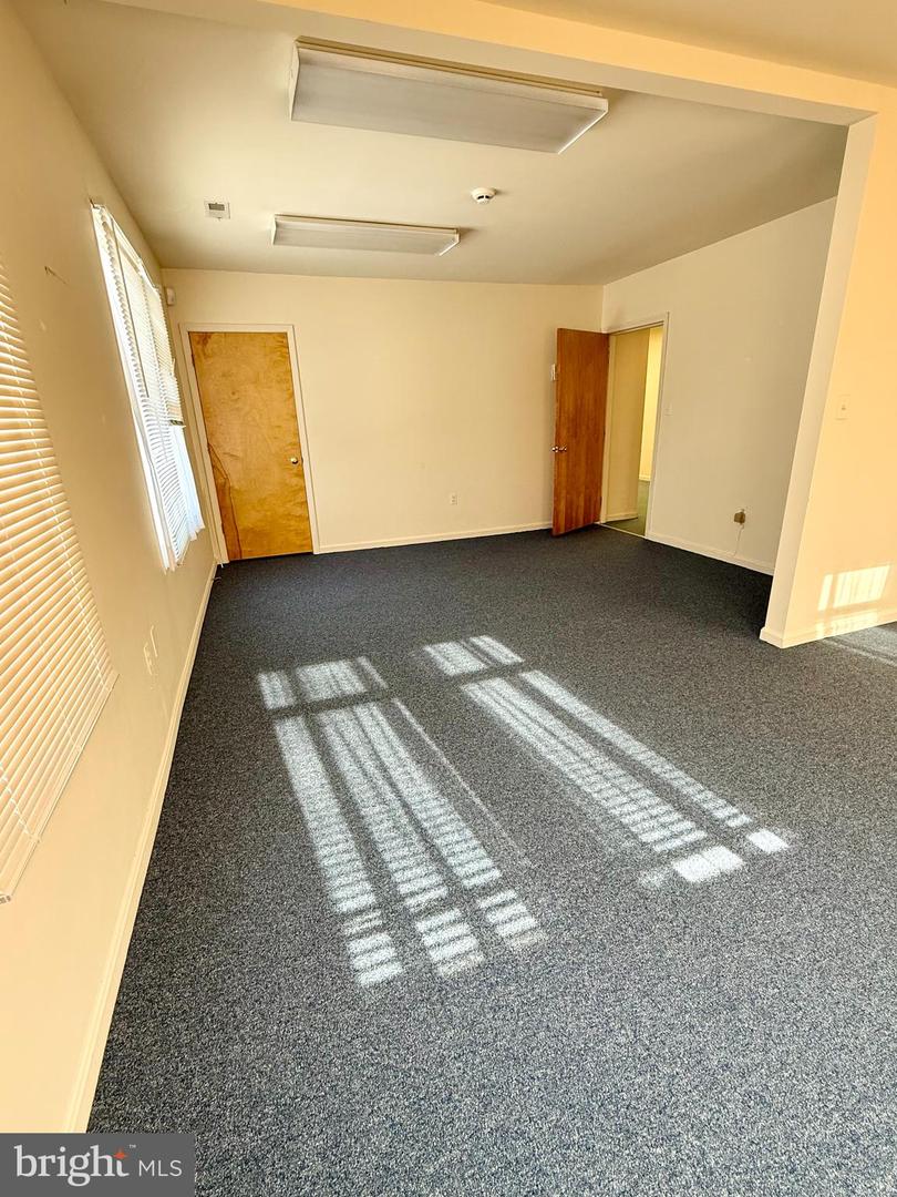 9132 Bay Ave #d Property Photo 3