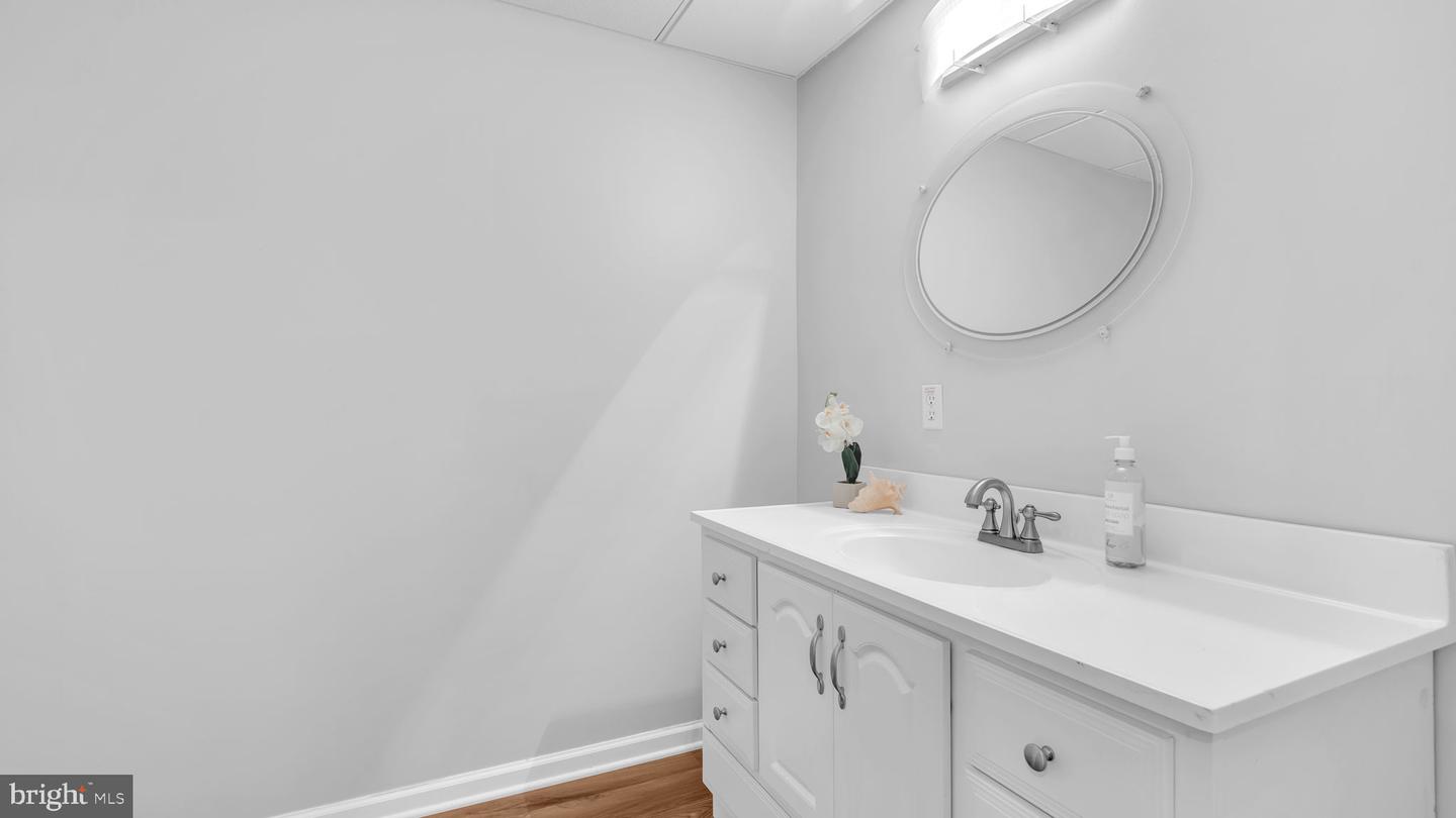 1725 Mayfair Ct Property Photo 40