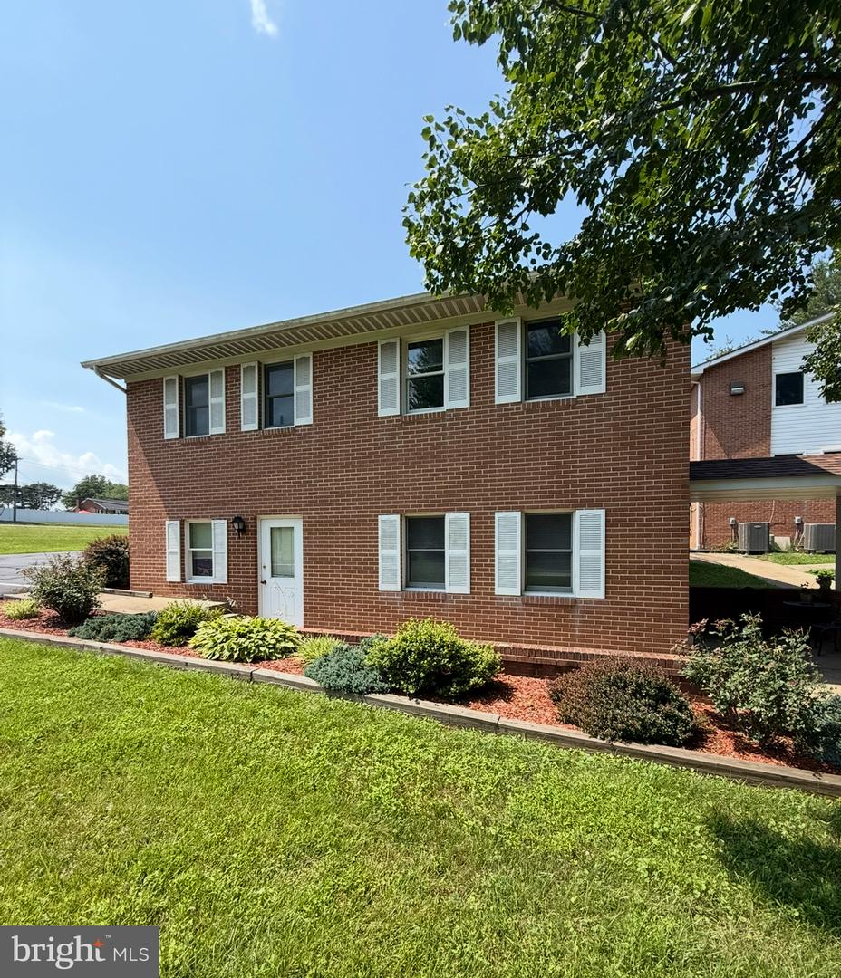 2555 Solomons Island Rd Property Photo 1
