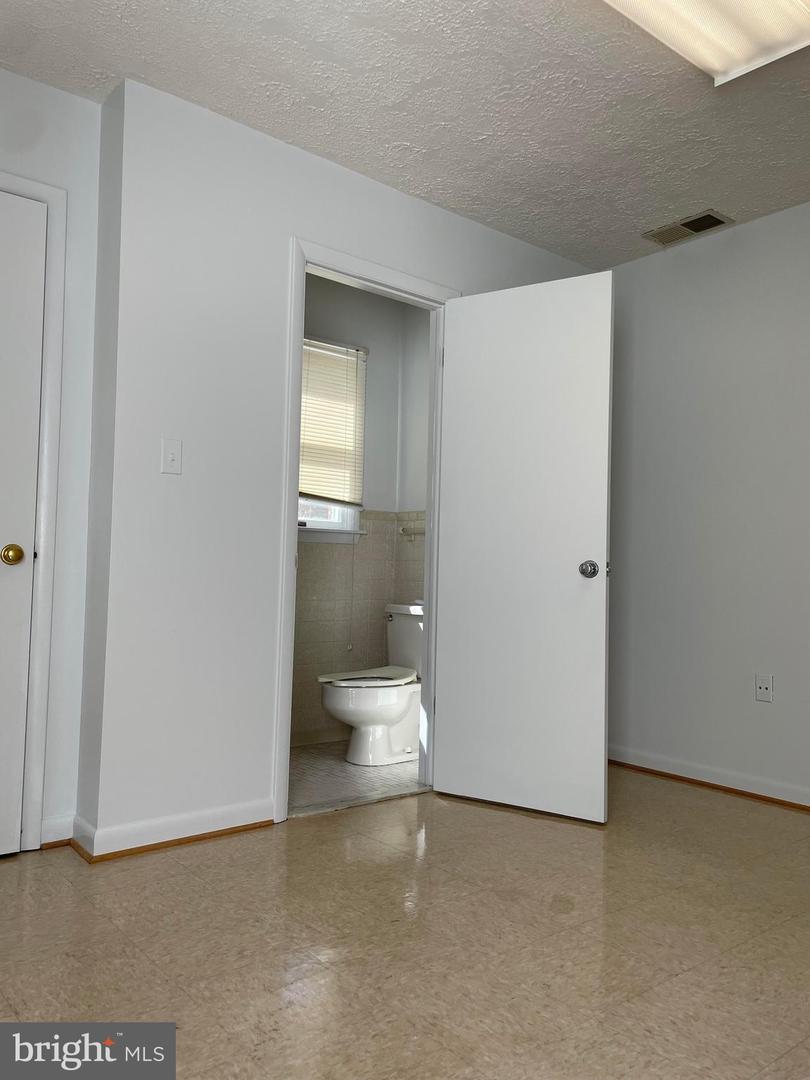2555 Solomons Island Rd Property Photo 15